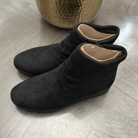 SOUL NATURALIZER Indie Womens Zipper Booties In Black (Wide) - Picture 5 of 11